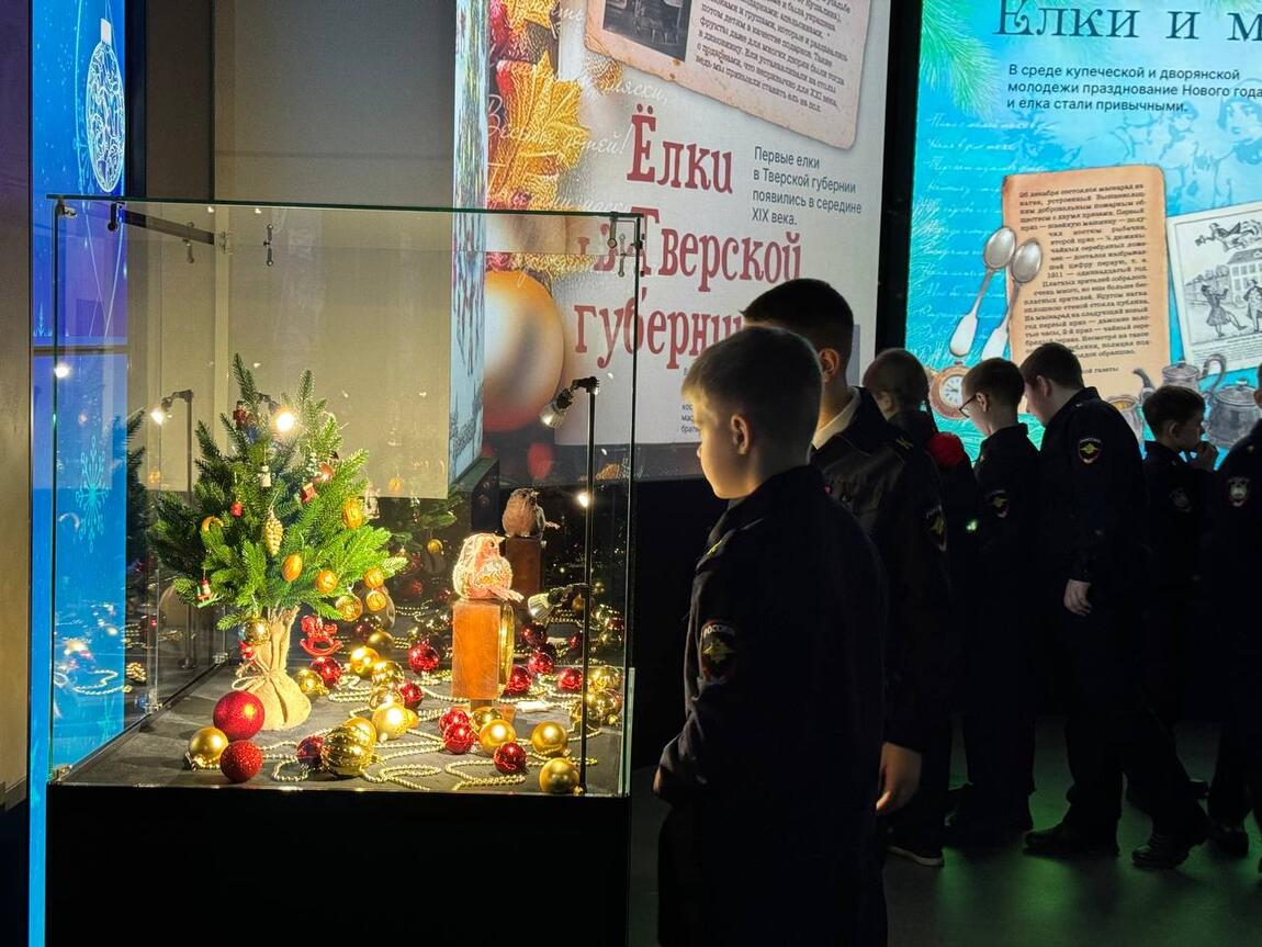 Приглашаем на выставку «История Нового года и Рождества»!