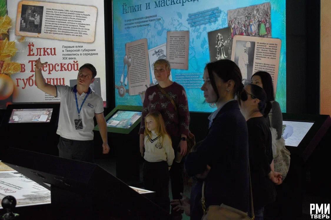 Приглашаем на выставку «История Нового года и Рождества»