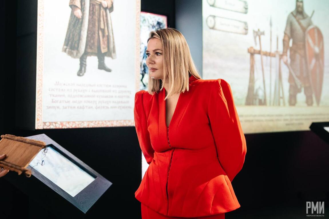 Мария Кожевникова посетила выставку «Сказка про сказки»